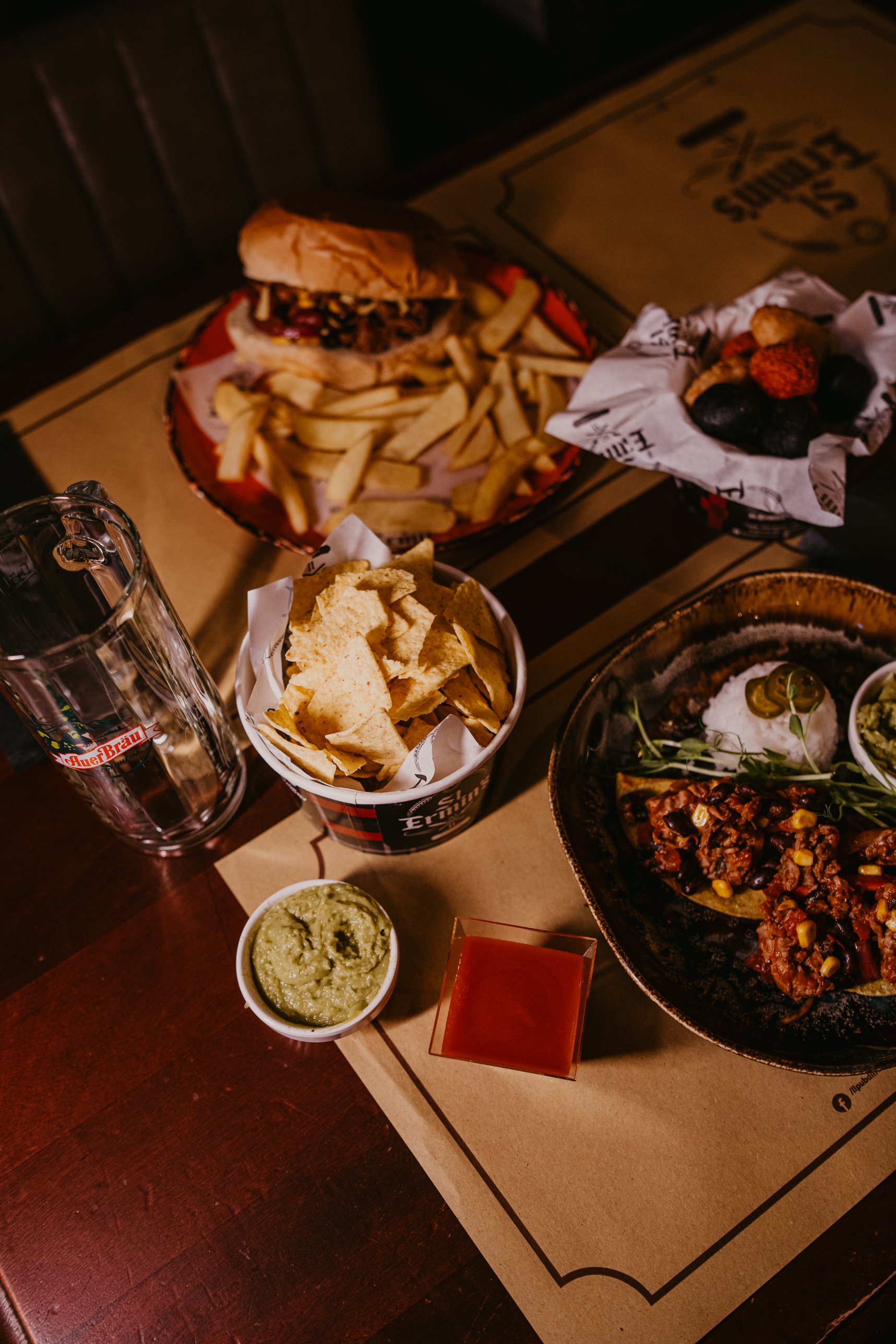 Nachos con Guacamole e Salsa Piccante